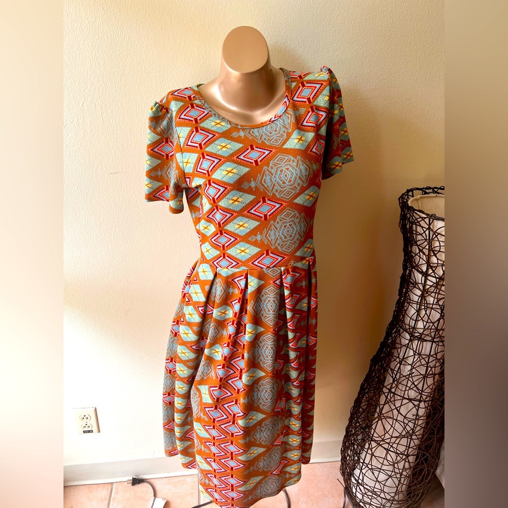 Lularoe Amelia tan geometric Size L